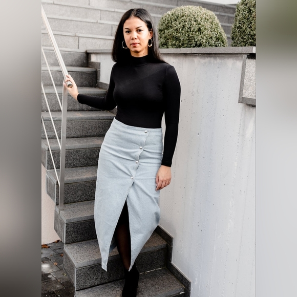 Rita Row Dresses & Skirts - Rita Row Rose Buttoned Denim Skirt - Ice Blue - M